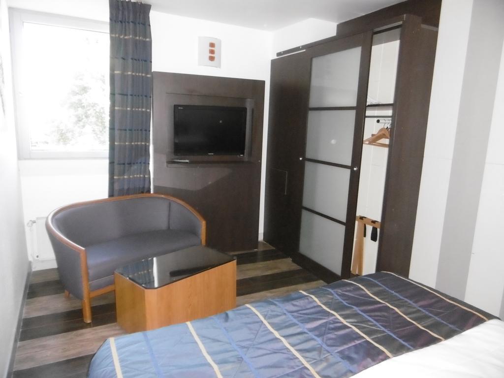 Hotel De L'Arrivée Guingamp Buitenkant foto